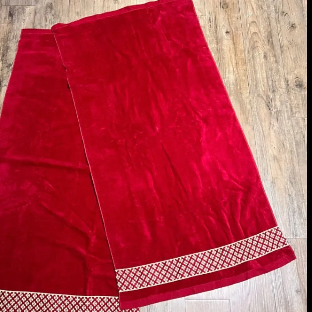 Vintage The Avanti Look Lux Collection Red Bath Towel w/ Embroidered Accent NWOT